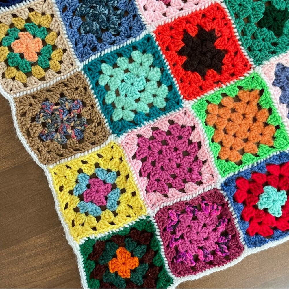 Vintage BABY Handmade Hand Crocheted Granny Square Flower Garden Blanket Afghan - Picture 2 of 5